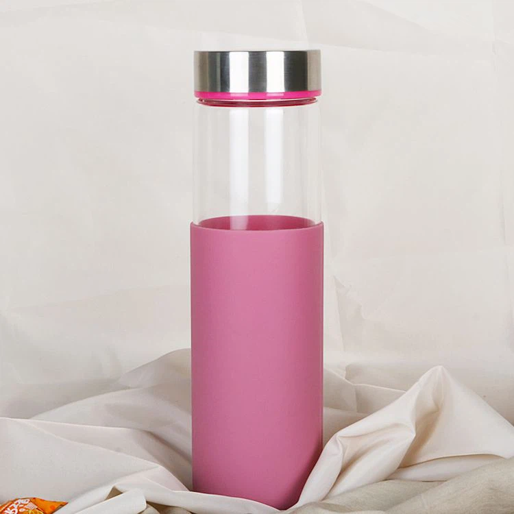 Bouteilles en verre à paroi unique avec couvercles S.S et manchon en silicone